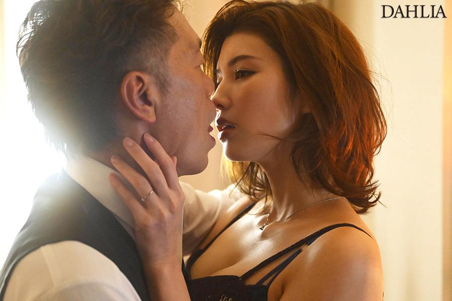 DLDSS-392_Cho sếp đụ khi phát hiện chồng sắp cưới có bồ